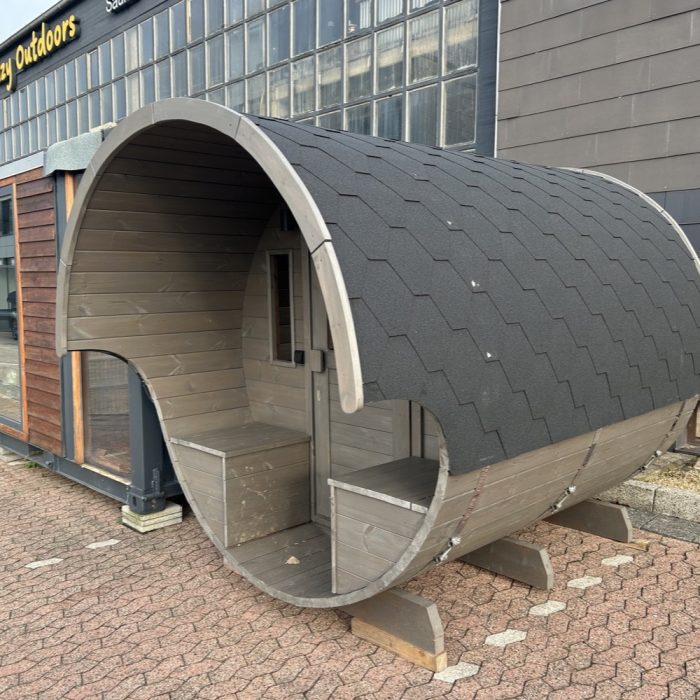 fasssauna-240m-x-220m-thermoholz-terrasse-vordach-11