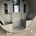 fasssauna-240m-x-220m-thermoholz-terrasse-vordach-16