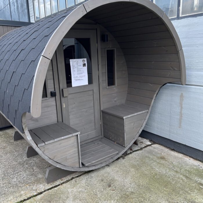 fasssauna-240m-x-220m-thermoholz-terrasse-vordach-20