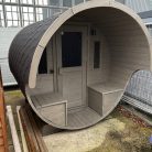 fasssauna-240m-x-220m-thermoholz-terrasse-vordach-21