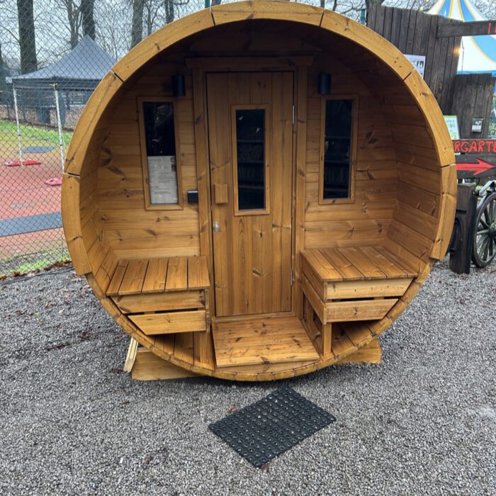 fasssauna-300m-x-200m-thermoholz-terrasse-02