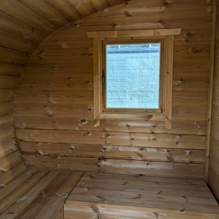 ovale-sauna-400m-x-240m-thermoholz-vorraum-04