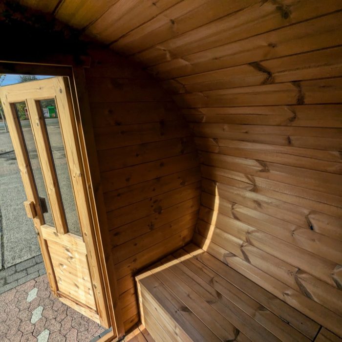 ovale-sauna-400m-x-240m-thermoholz-vorraum-06