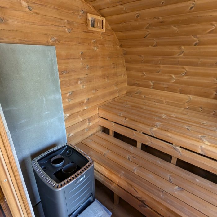 ovale-sauna-400m-x-240m-thermoholz-vorraum-11