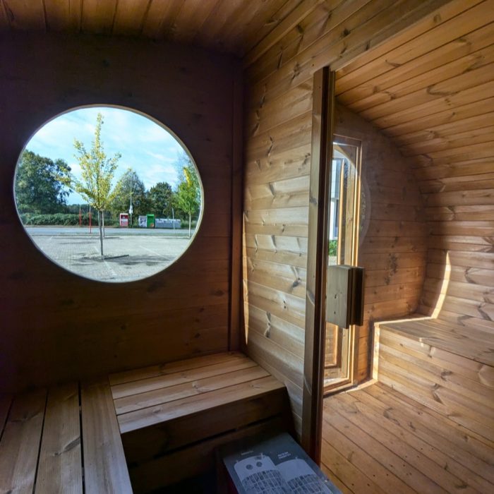 ovale-sauna-400m-x-240m-thermoholz-vorraum-14