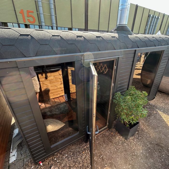 quadrosauna-black-edition-400m-x-237m-thermoholz-vorraum-05