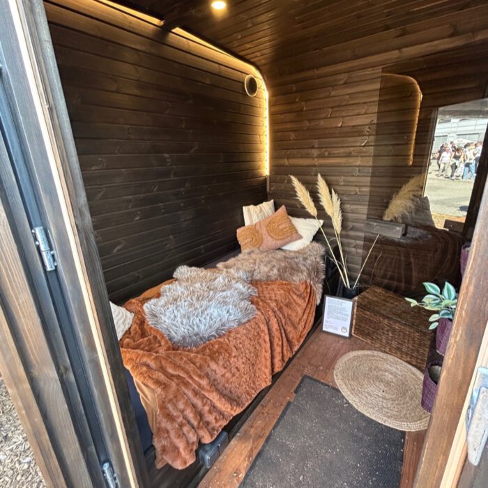 quadrosauna-black-edition-400m-x-237m-thermoholz-vorraum-06