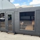 quadrosauna-black-edition-400m-x-237m-thermoholz-vorraum-10